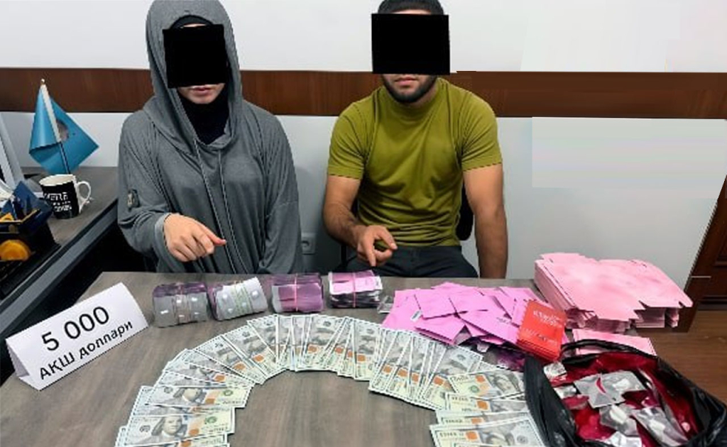 Soqolsiz qizlar katta siklar bilan sikishadi Qora onalar