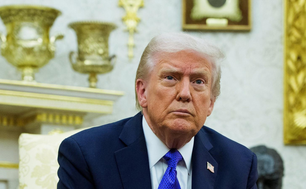 divanda yalangoch qizlar